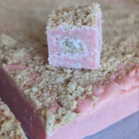 Strawberry Shortcake Fudge 100g